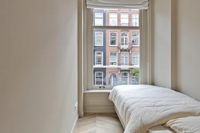 Single bedroom beside window at Splendom Vondelpark
