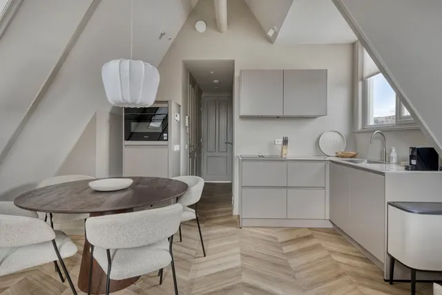 Loft kitchen and dining area at Splendom Vondelpark